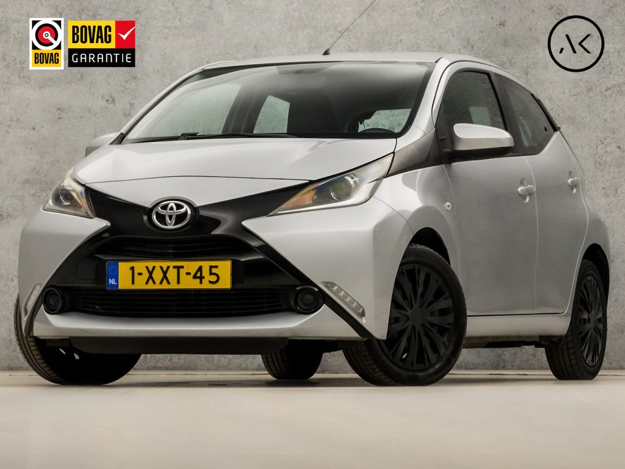 Toyota Aygo - 1.0 VVT-i x-play (APPLE CARPLAY, BLUETOOTH, CAMERA, MULTIFUNCTIONEEL STUURWIEL, SPORTSTOEL - AutoWereld.nl
