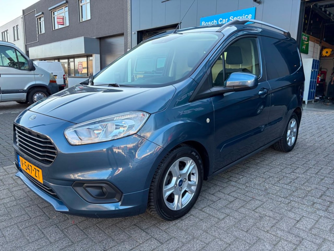 Ford Transit Courier - 1.5 TDCI Limited 1.5 TDCI Limited, Navi, Cruise, Clima, PDC - AutoWereld.nl