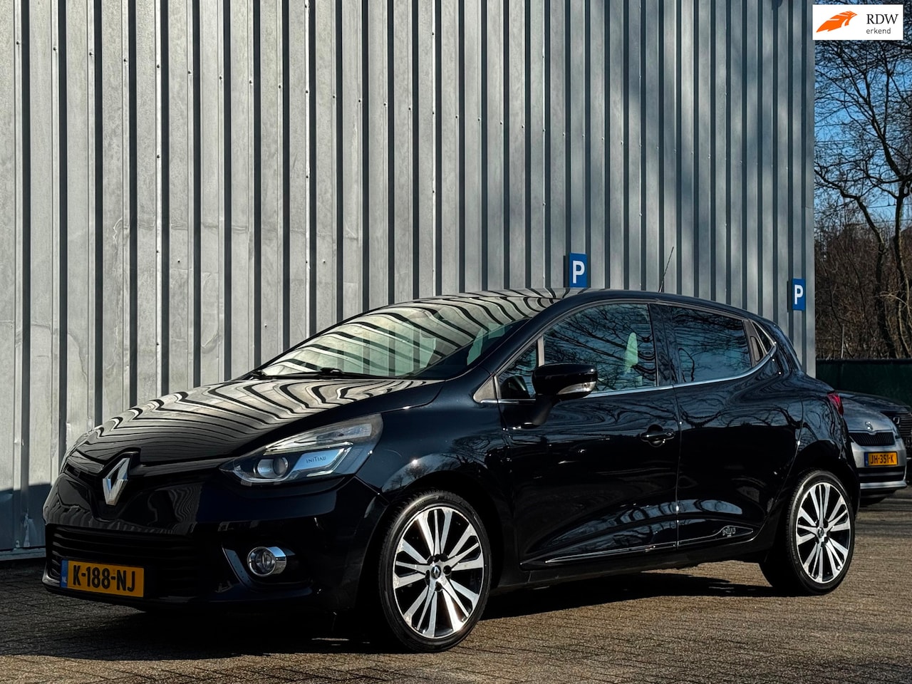 Renault Clio - 1.2 Initiale Automaat / Leder / 5drs / Keyless + Navi + Clima etc - AutoWereld.nl