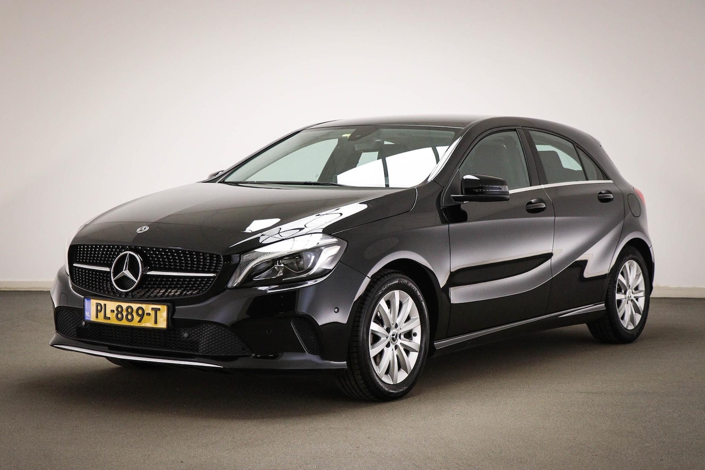 Mercedes-Benz A-klasse - 160 Ambition STYLE / LICHT & ZICHT / SPIEGEL- PACK | SPORTSTOELEN | SFEERVERLICHTING | NAV - AutoWereld.nl