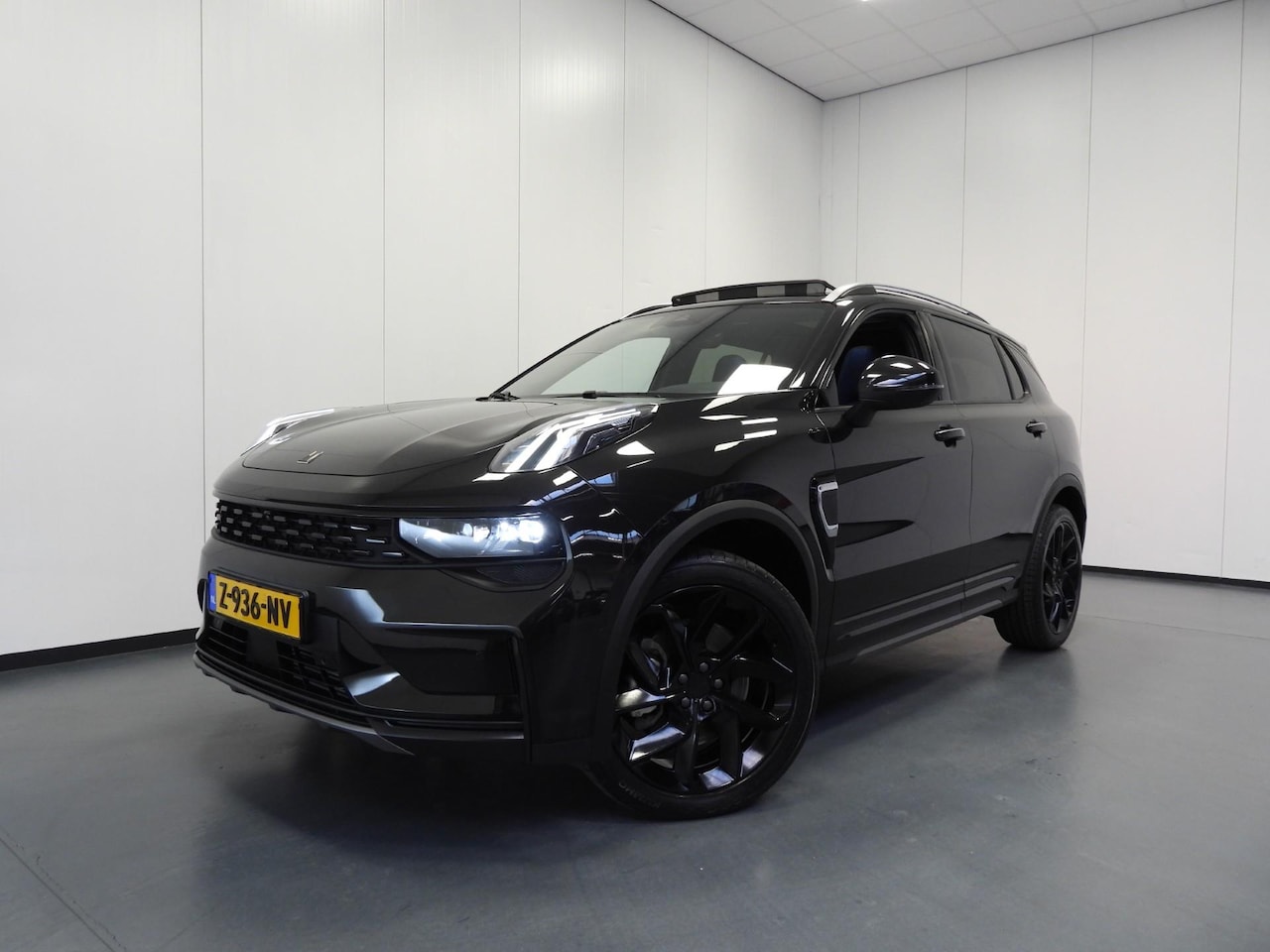 Lynk & Co 01 - 1.5 PHEV BlackEdition STUURVERW/360CAM/SCHUIFDAK/LED/20"LMV! - AutoWereld.nl
