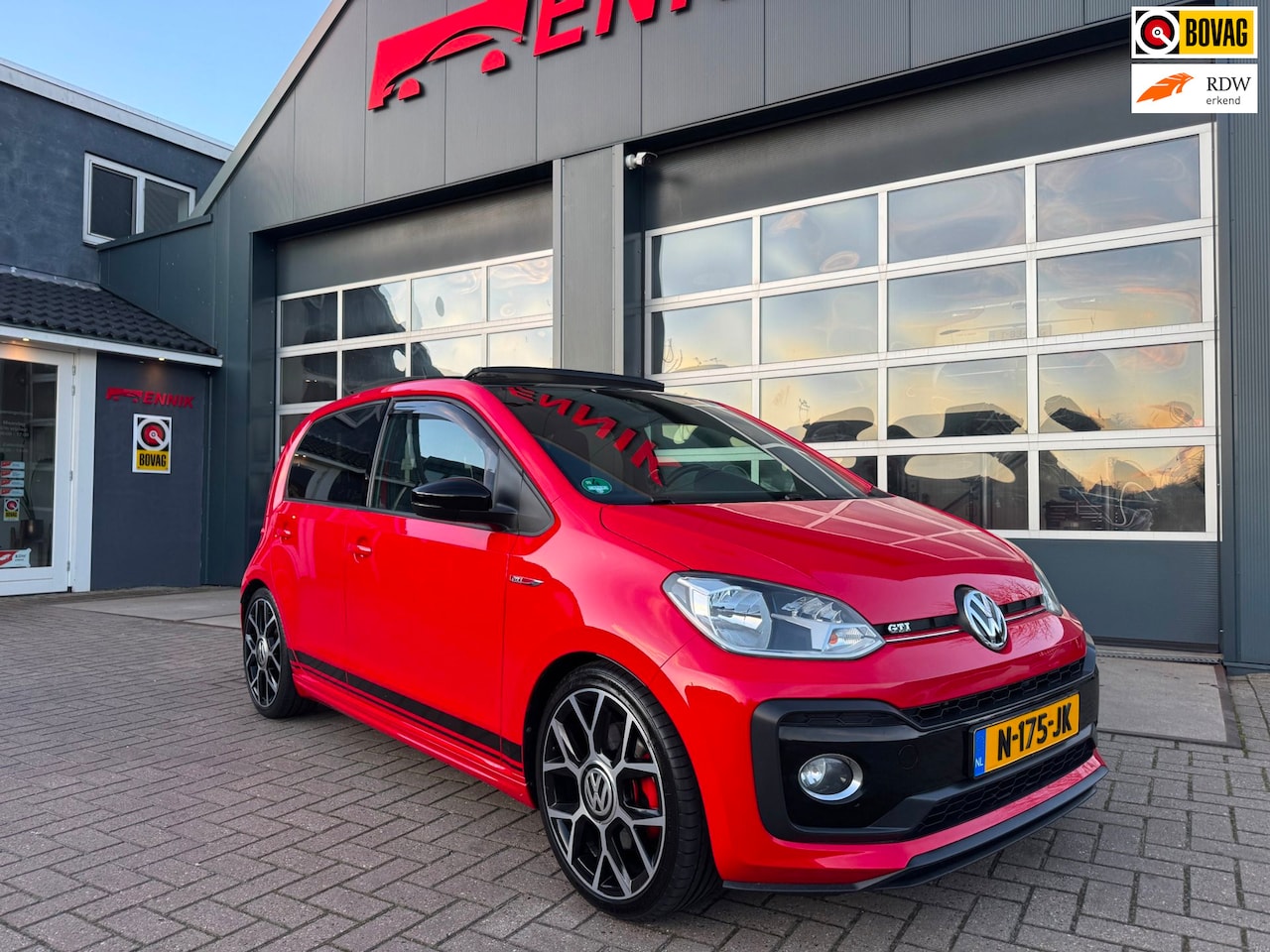 Volkswagen Up! - 1.0 TSI GTI / Pano / Beats / Camera / Cruise / DAB / Stoelverw / Sfeer / LED / Milltek . - AutoWereld.nl