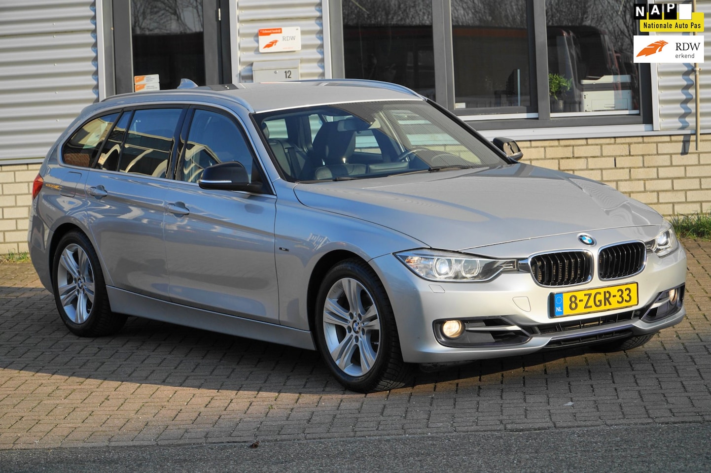 BMW 3-serie Touring - 320i High Executive TREKHAAK - AutoWereld.nl