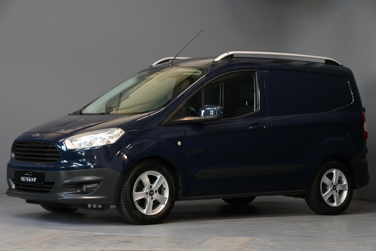 Ford Transit Courier - 1.0 Ambiente ELEKT RAMEN | AIRCO - AutoWereld.nl