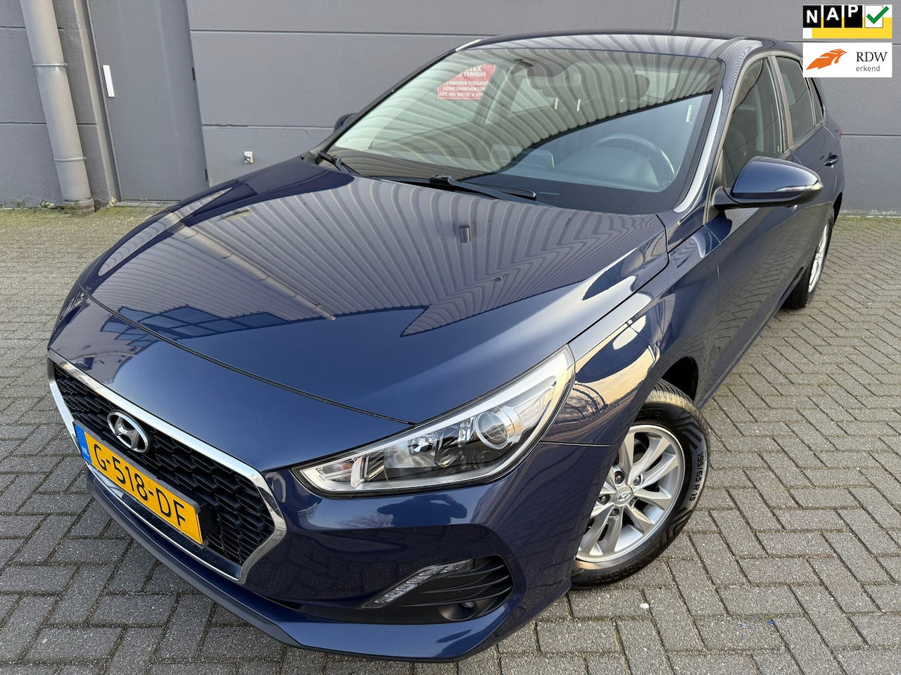 Hyundai i30 - 1.0 T-GDI Comfort*CAMERA*CRUISE*NAVI*ELKT-RAAM*NEW APK - AutoWereld.nl