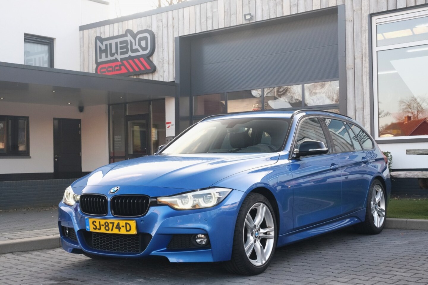 BMW 3-serie Touring - 320i M Sport 320i M-Sport, Leder, Navi - AutoWereld.nl