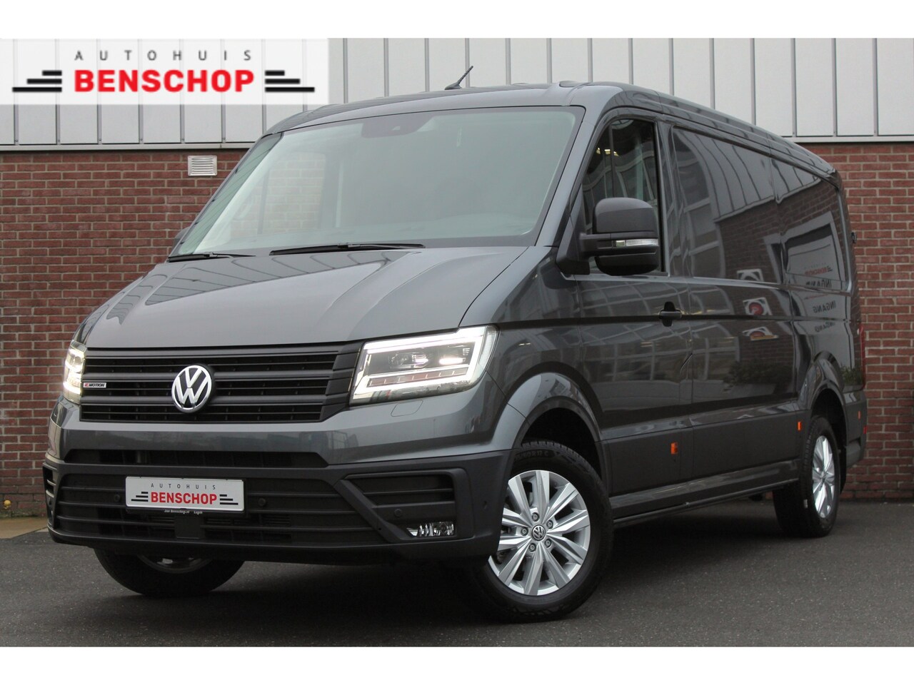 Volkswagen Crafter - 35 2.0 TDI 177PK DSG L3H2 |4MOTION|LED|4X4|17-INCH|TREKHAAK| - AutoWereld.nl