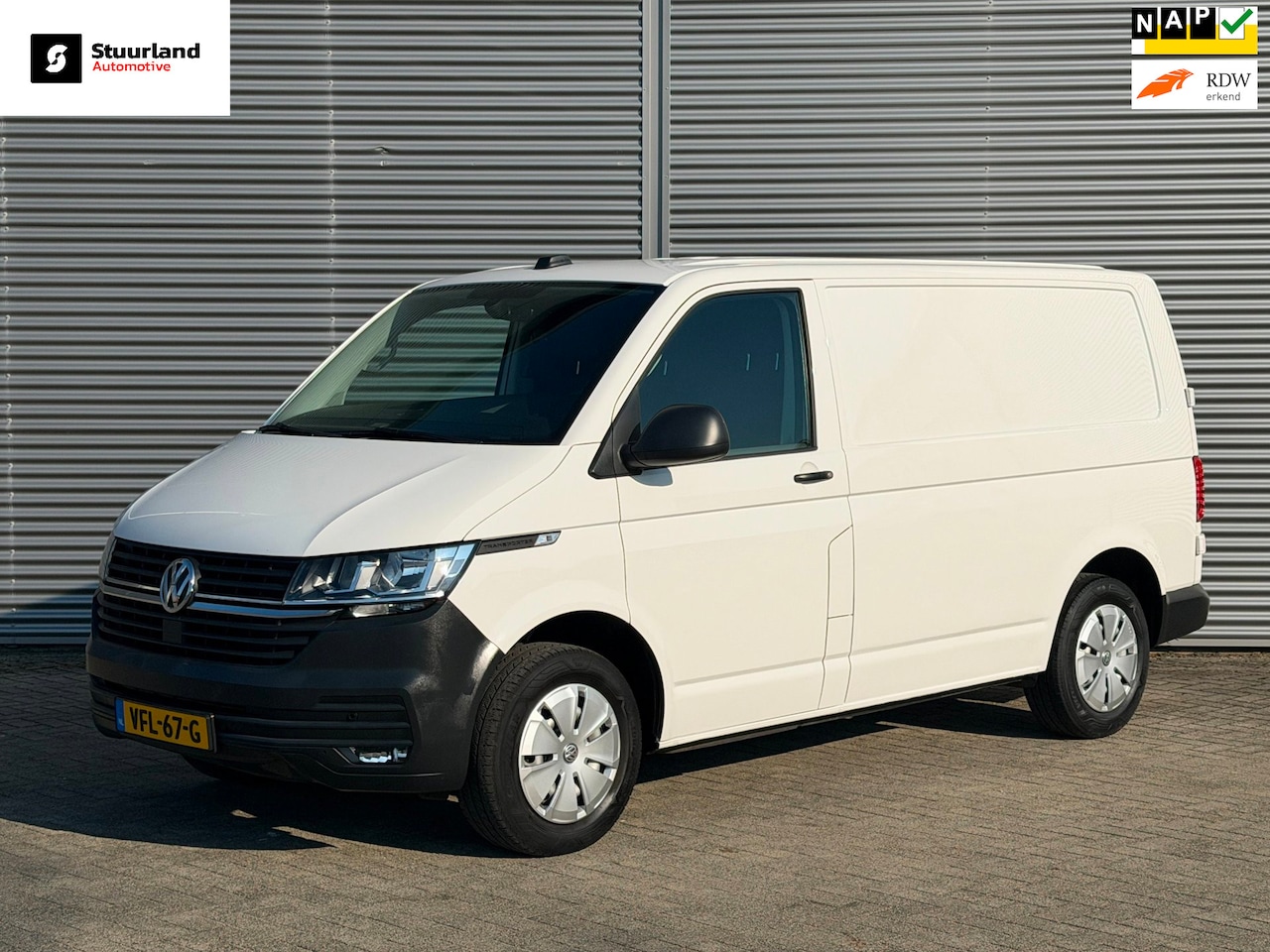 Volkswagen Transporter - 2.0 TDI L1H1 Airco/ Navi/ Cruise/ PDC/ Voorruitverw./ Apple CarPlay/ Euro 6/ - AutoWereld.nl