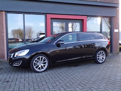 Volvo V60 - 1.6 T3 Momentum Carplay Trekhaak PDC Leer NAP Nieuwstaat