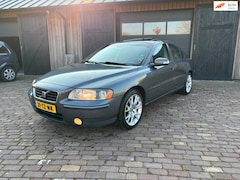Volvo S60 - 2.4 Kinetic AUTOMAAT , NL AUTO, LEER , STOELVERWARMING, SCHUIFKANTELDAK