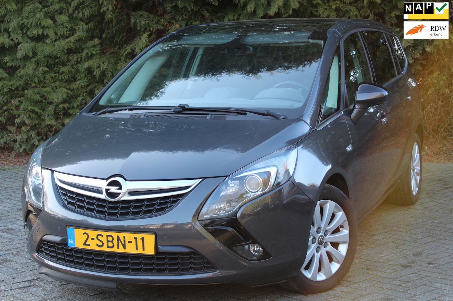Opel Zafira Tourer - 1.6 CDTI Cosmo 136PK | Parkeercamera | Climate Control | Cruise Control | Trekhaak - AutoWereld.nl