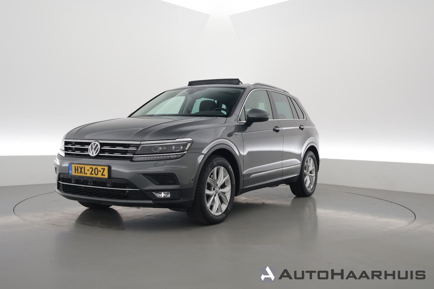 Volkswagen Tiguan - 1.4 TSI ACT Highline DSG | Digi. Dashboard | Pano | Leder | Stoel- Stuurverw . | 360cam | - AutoWereld.nl