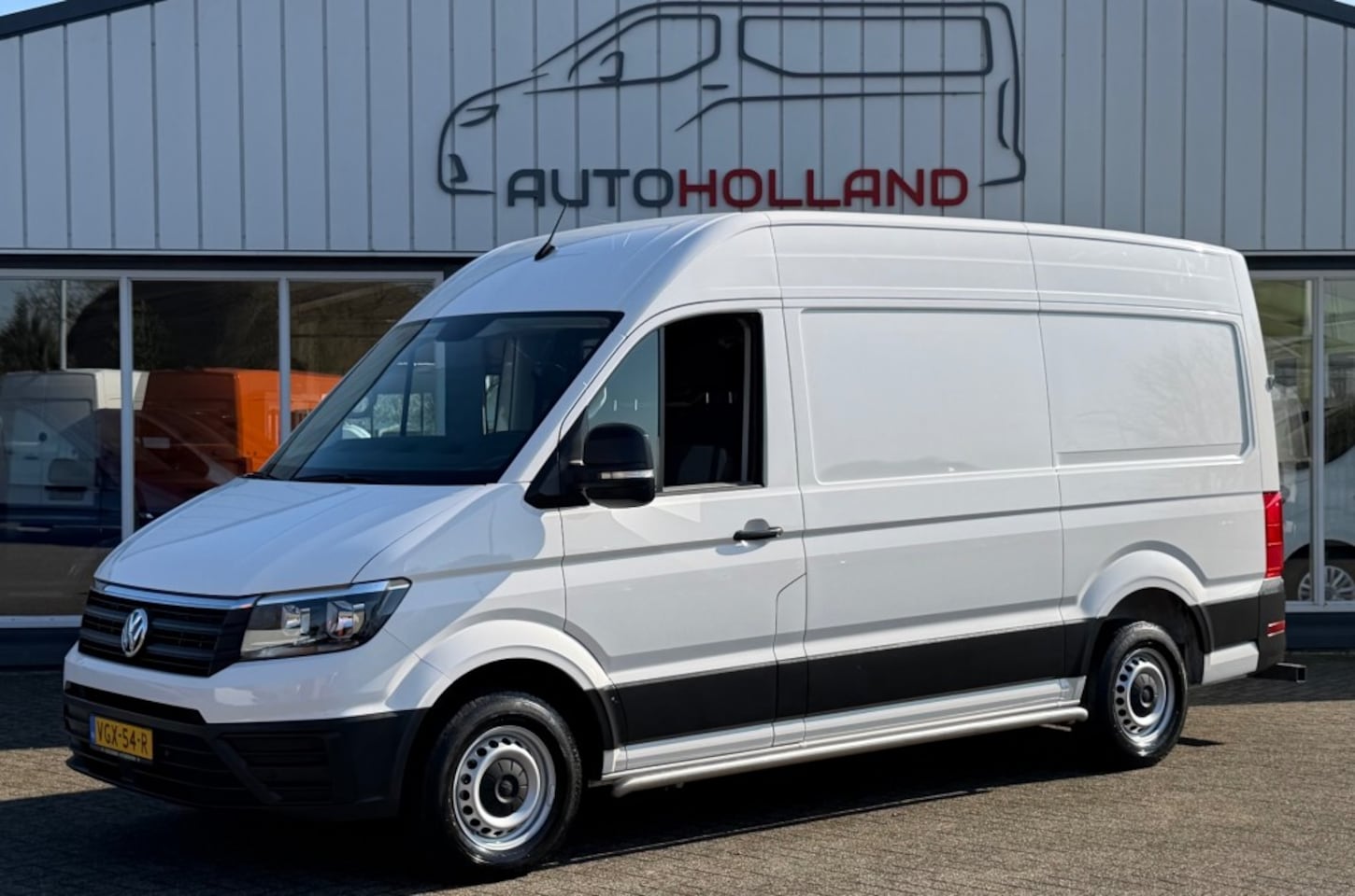 Volkswagen Crafter - 2.0 TDI103KW 140PK L3H3 EURO 6 AIRCO/ CRUISE CONTROL/ NAVIGATIE/ 100% DEALERONDERHOUDEN - AutoWereld.nl