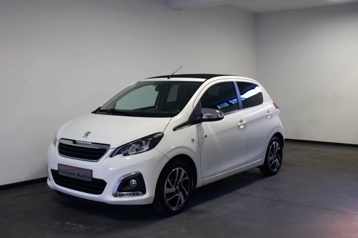 Peugeot 108 - 108, Cabrio, Airco, CarPlay, LMV. - AutoWereld.nl