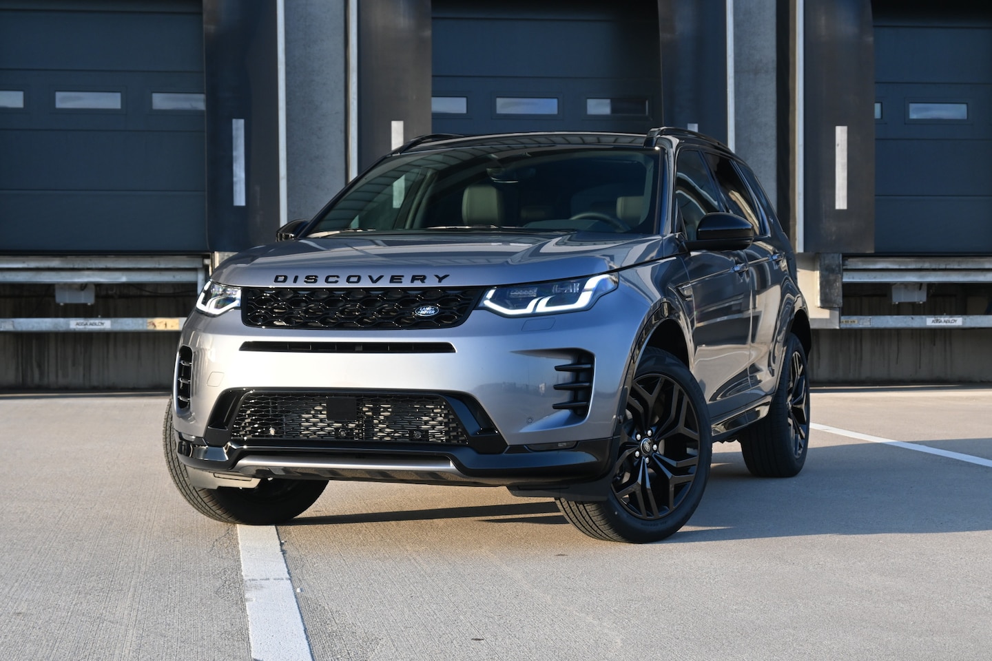 Land Rover Discovery Sport - 1.5 P270e PHEV Business Landmark Edition 1.5 P270e PHEV Business Landmark Edition - AutoWereld.nl