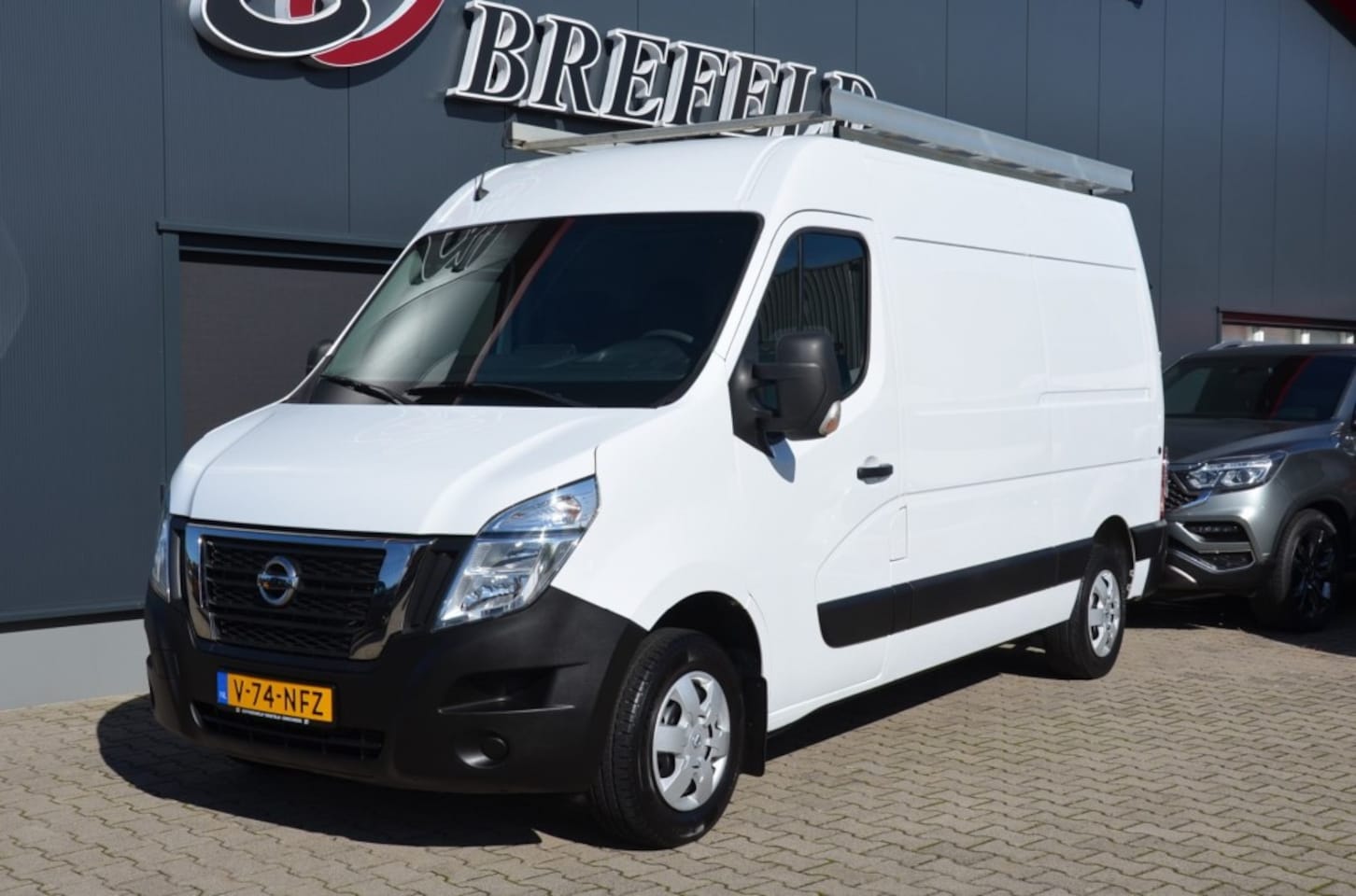 Renault Master - 2.3 DCI 145pk  Nissan Interstar/master L2H2 Airco - AutoWereld.nl