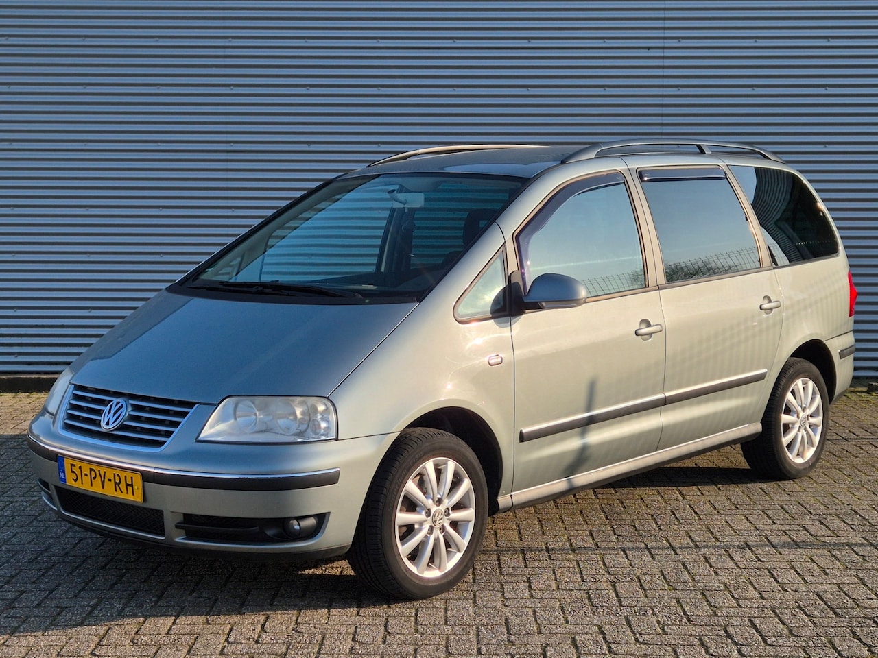 Volkswagen Sharan - 2.0 Sportline 7 Persoons Apk 02-2027 - AutoWereld.nl