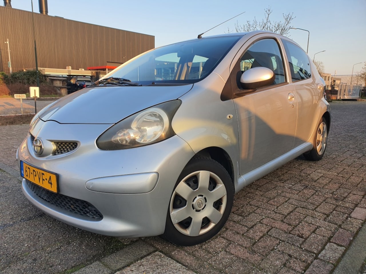 Toyota Aygo - 1.0-12V+ 5-DRS|AIRCO|APK|NAP - AutoWereld.nl