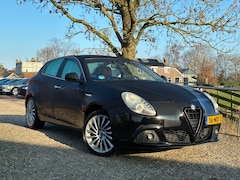 Alfa Romeo Giulietta - 1.4 T Distinctive | Leder + Navi + Clima + Cruise nu € 3.975,