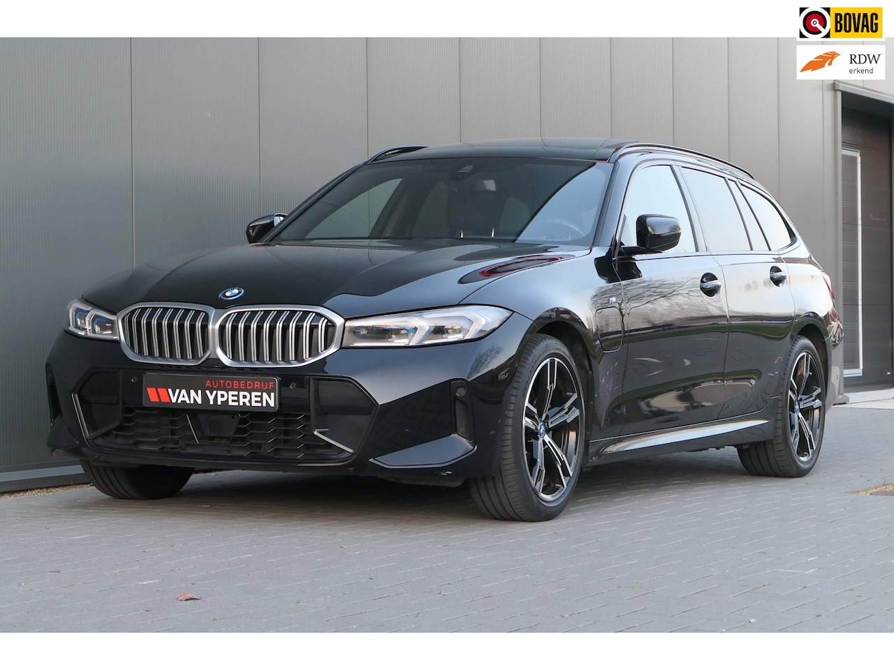 BMW 3-serie Touring - 330e M Sport Pano Leder Memory Keyless Camera - AutoWereld.nl
