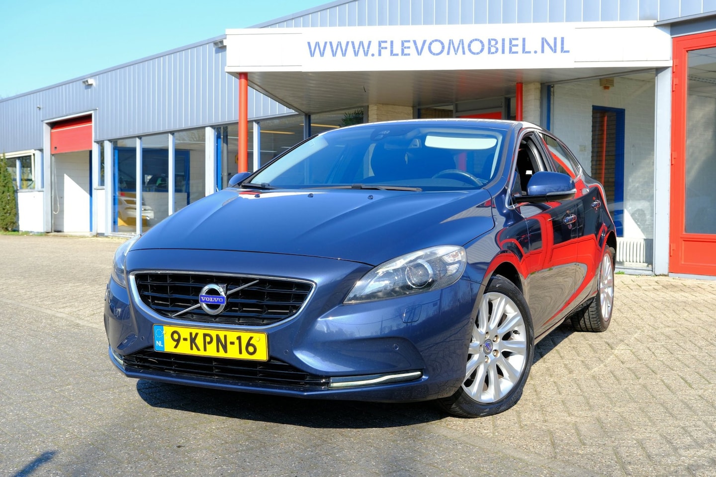 Volvo V40 - 1.6 T3 Momentum Clima|Navi|Cruise|PDC|LMV - AutoWereld.nl