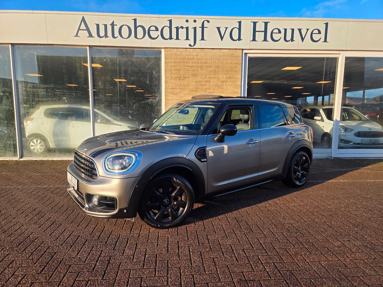 MINI Countryman - Mini 1.5 Cooper Pepper Facelift *Panorama*Head-up*Leder*Led* Rijklaar - AutoWereld.nl