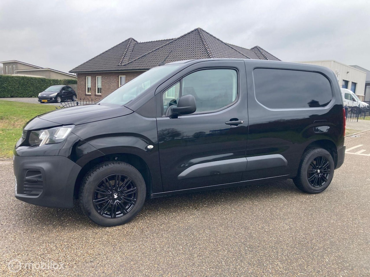 Peugeot Partner - bestel 1.5 BlueHDI Asphalt - AutoWereld.nl