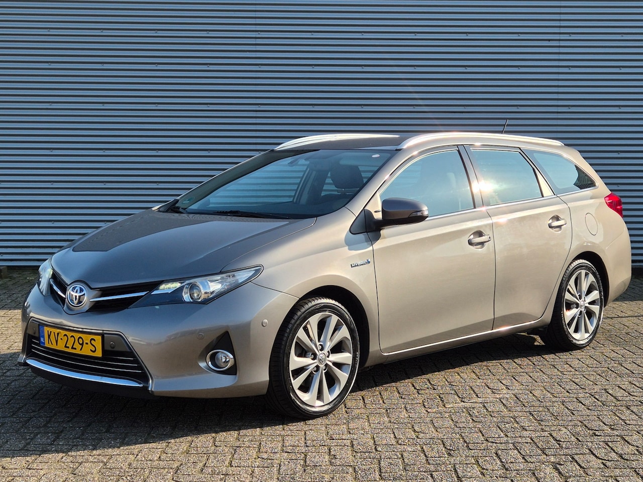 Toyota Auris Touring Sports - 1.8 Hybrid Executive Leder Stoelverwarming Camera - AutoWereld.nl