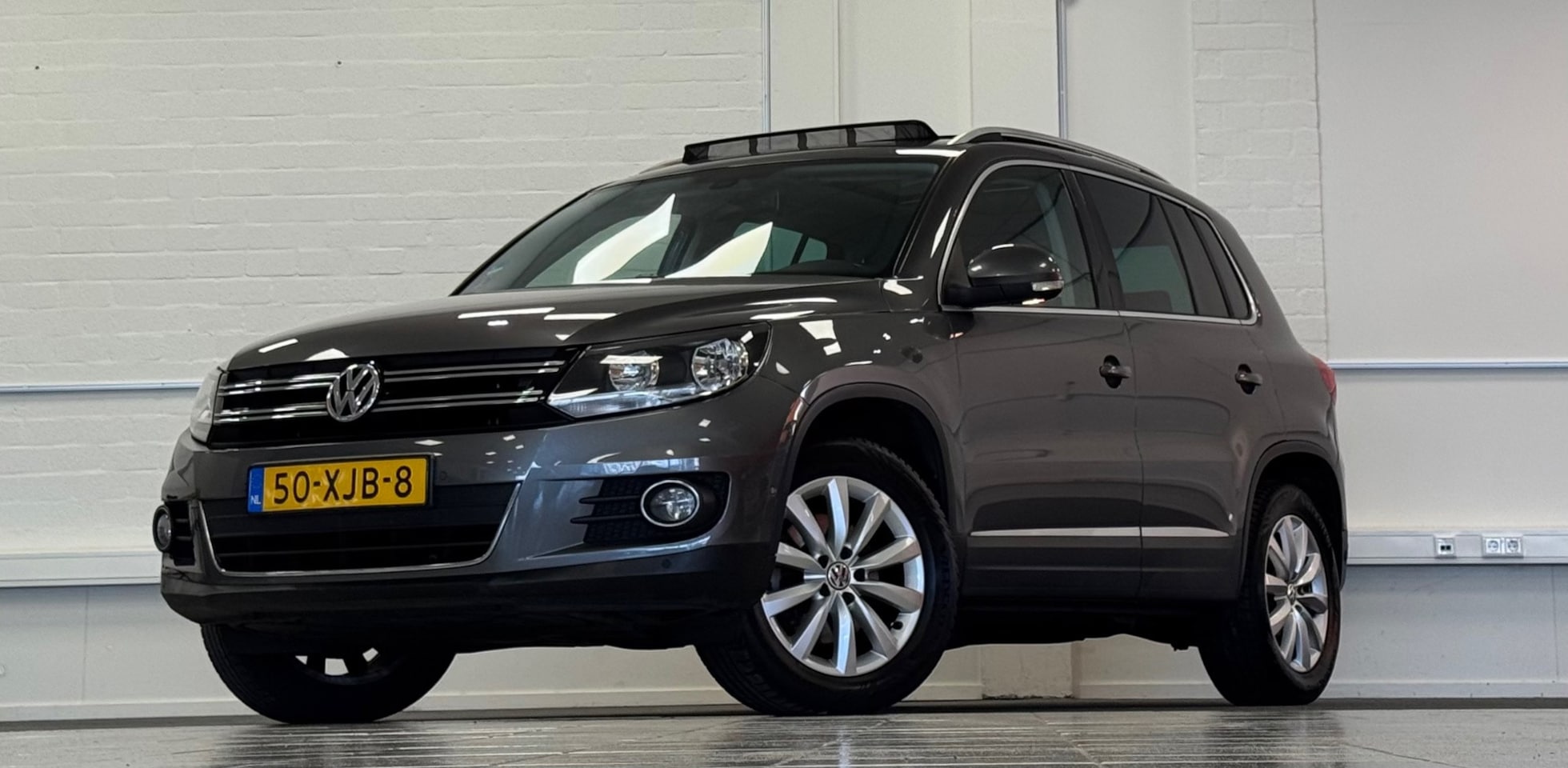 Volkswagen Tiguan - 1.4 TSI Sport&Style 2e Eigenaar 100% Onderhouden Schuif/Opendak Trekhaak Clima! - AutoWereld.nl