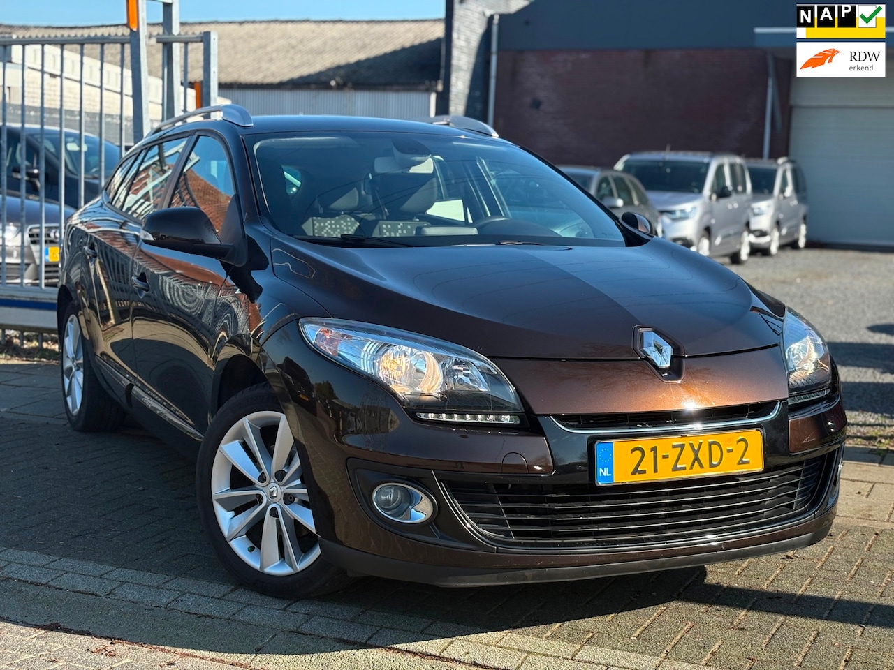 Renault Mégane Estate - 1.2 TCe Expression | Nieuwe D-Ketting | Navigatie | Trekhaak | 17” LMV | - AutoWereld.nl