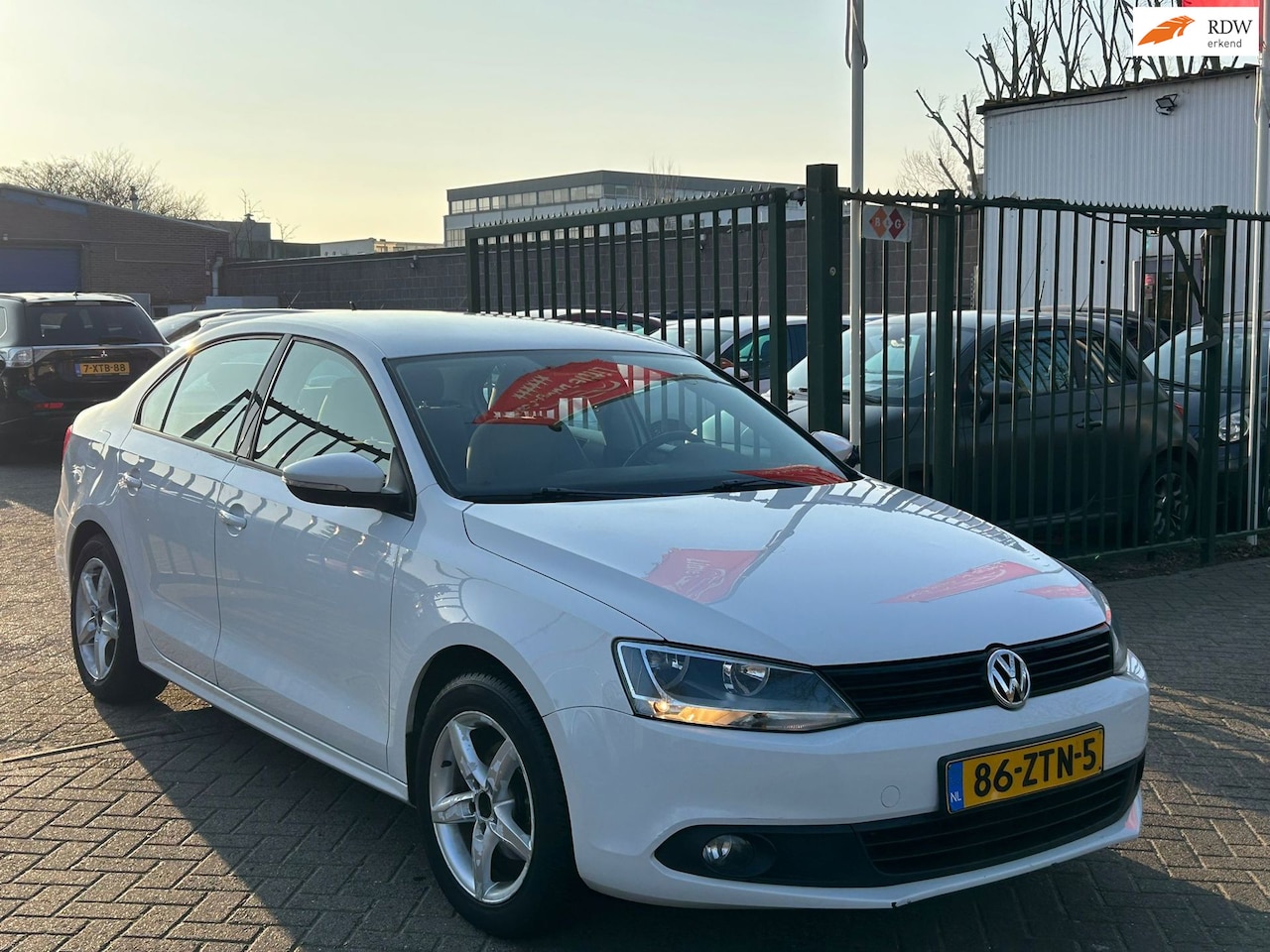Volkswagen Jetta - 1.2 TSI Trendline Zeer netjes 2e eigenaar dealer onderhouden airco cruis control cv op afs - AutoWereld.nl