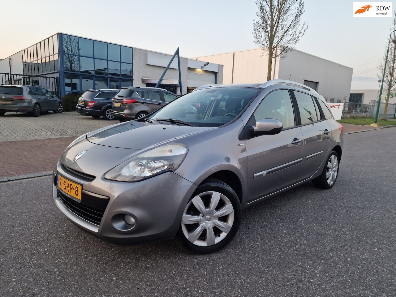 Renault Clio Estate - 1.2 TCE Night & Day NAVI PSENSOR CRUISE TREKHAAK 2 X SLEUTELS - AutoWereld.nl
