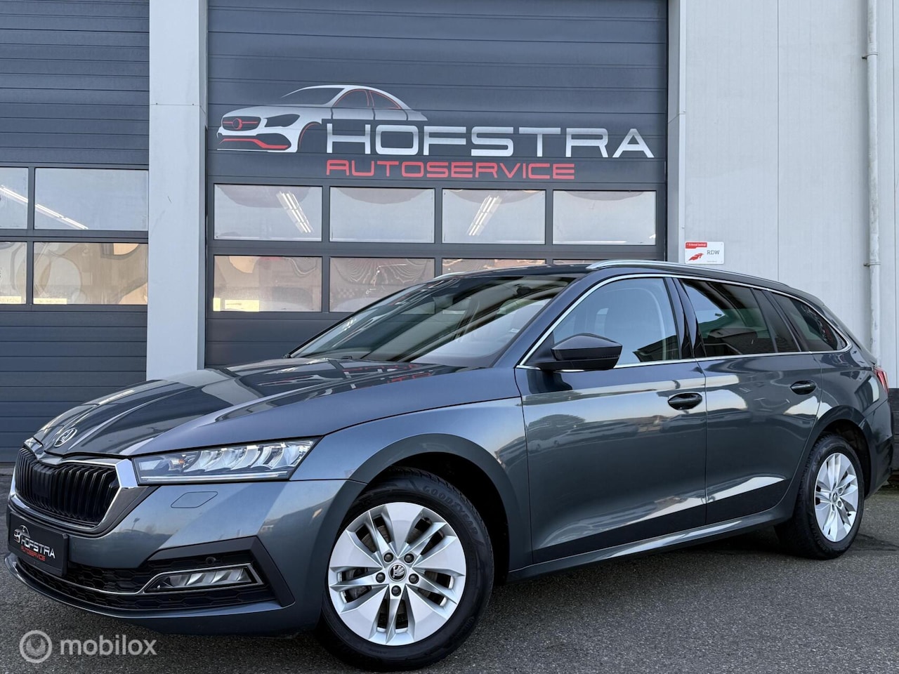 Skoda Octavia Combi - 1.0 TSI Stoelverw Camera Trekhaak CarPlay! - AutoWereld.nl