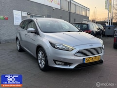 Ford Focus Wagon - 1.0 Titanium keyless entry|Navigatie