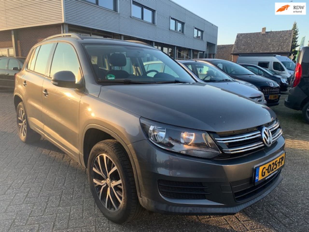 Volkswagen Tiguan - 1.4 TSI Easyline 2011 € 8950.- CRUISE AIRCO TREKHAAK - AutoWereld.nl