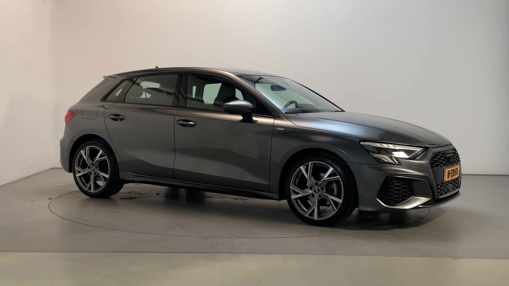 Audi A3 Sportback - 30 TFSI S Edition S-Line Leder-Stof Virtual Cockpit Adaptive Cruise LED - AutoWereld.nl