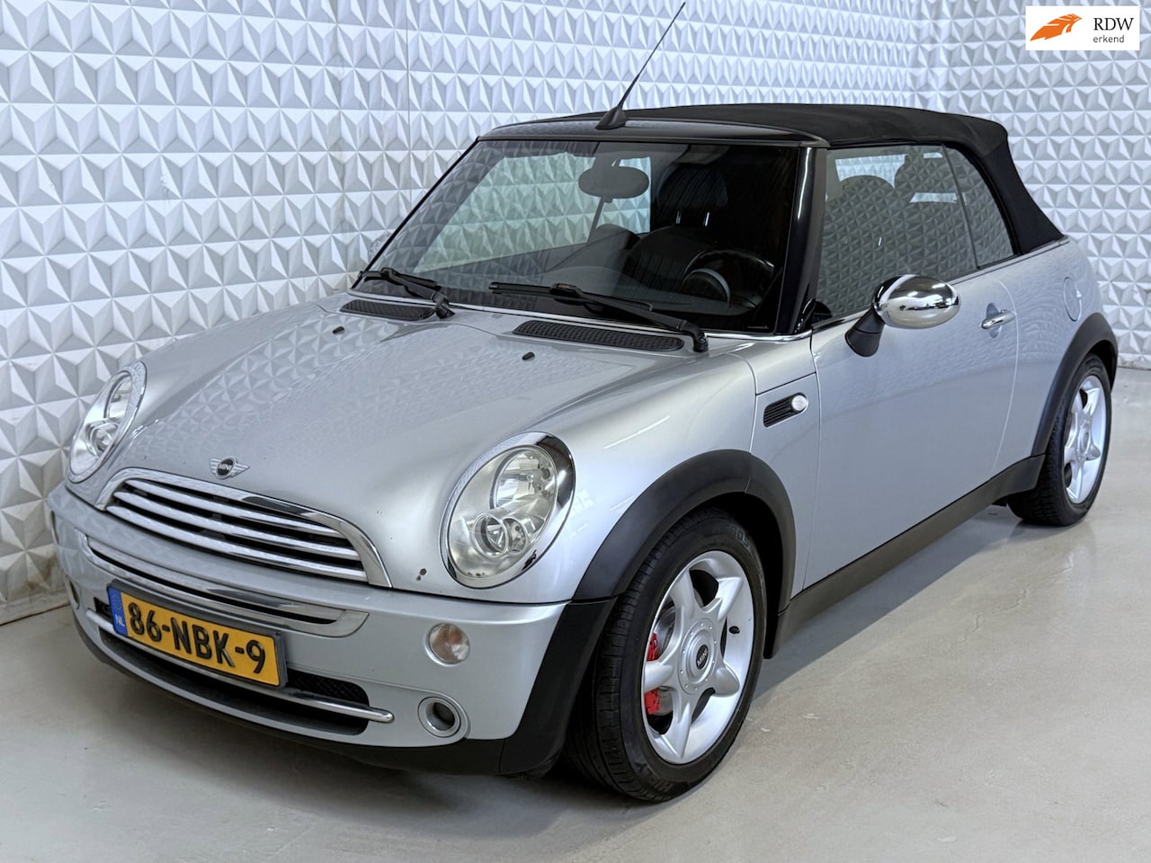 MINI Cabrio - Mini 1.6 Cooper Cabriolet / 193.000km (2005) - AutoWereld.nl