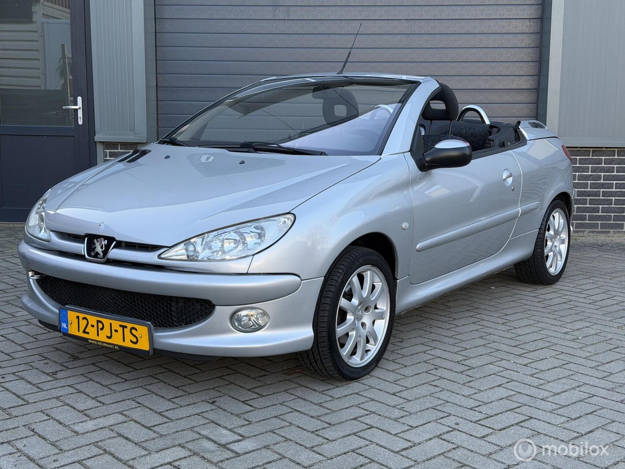 Peugeot 206 CC - 1.6-16V/ NAP/ AIRCO/ APK/ CABRIO - AutoWereld.nl