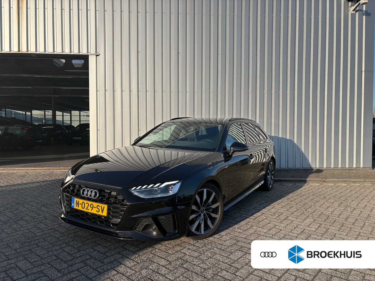Audi A4 Avant - 40 TFSI S edition Competition 204PK | Trekhaak | B&O Audio | Sfeerverlichting | Optiek Pak - AutoWereld.nl