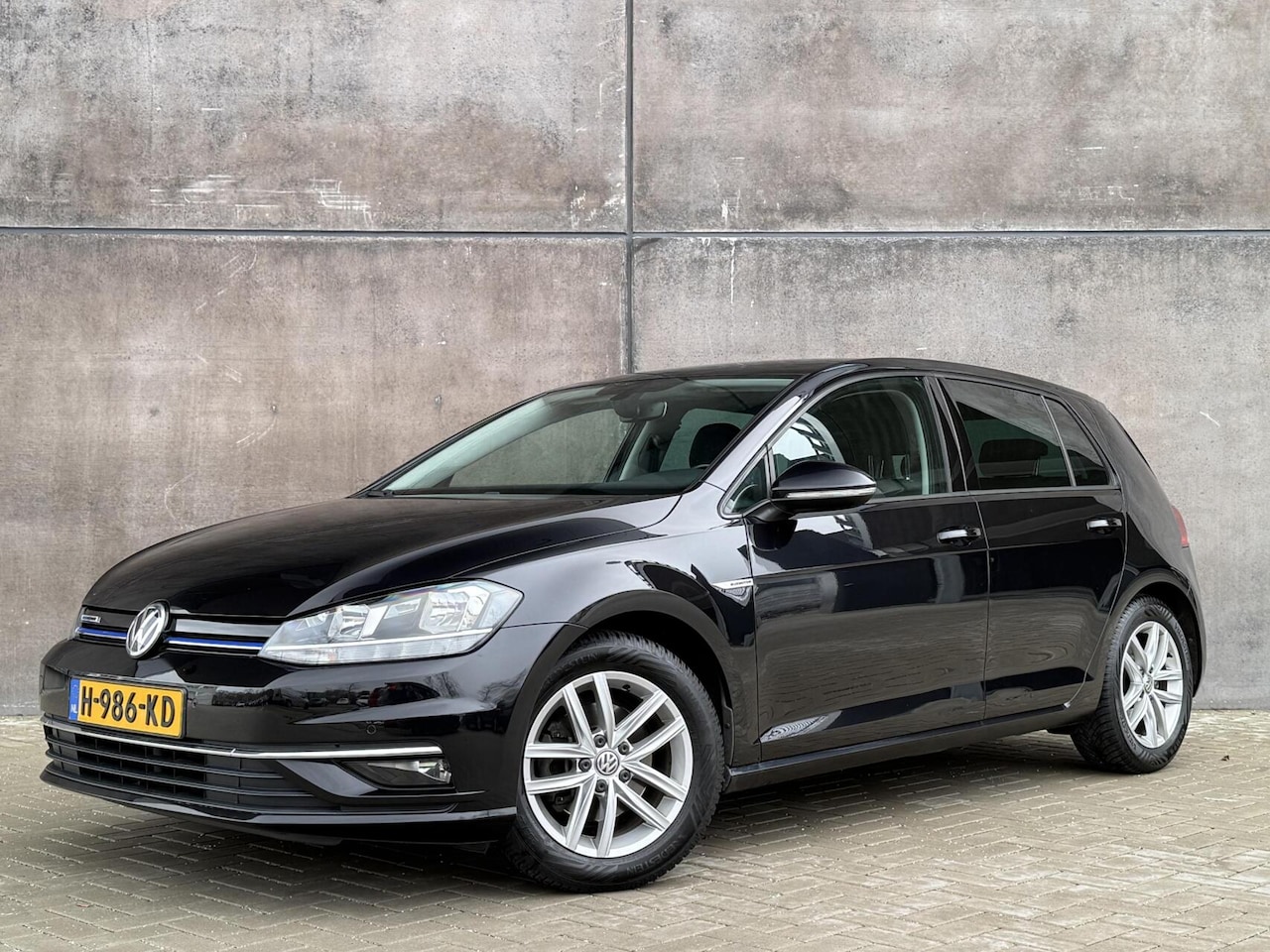 Volkswagen Golf - 1.5 TSI Comfortline Business CarPlay | APK 04-2027 | Adaptieve Cruise | - AutoWereld.nl