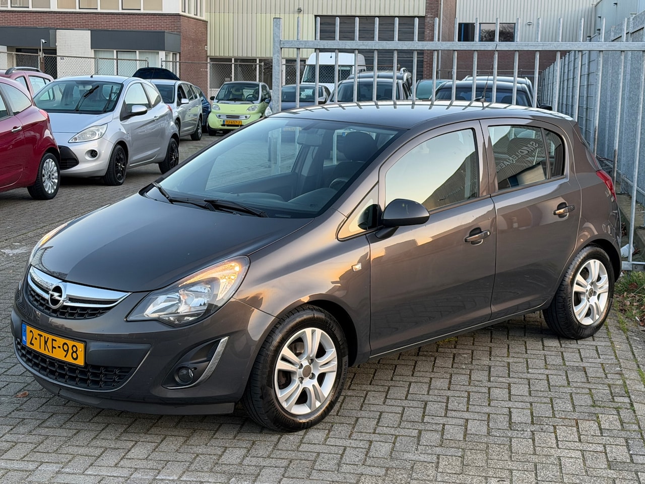Opel Corsa - 1.4-16V Design Edition 101PK 5 DEURS! NL AUTO NAP! NAVI l STOEL-STUURVERWARMING l CRUISE l - AutoWereld.nl
