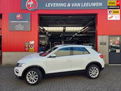 Volkswagen T-Roc - 1.5 TSI Style Business Automaat/ Elektrische achterklep/ Stoel+Stuurverwarming/ Navigatie/