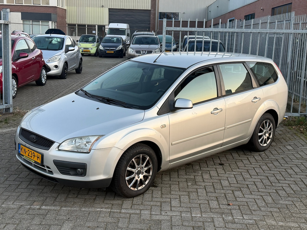 Ford Focus Wagon - 1.6-16V Trend! NIEUWE APK l AIRCO ECC l MTF-STUUR l ELEK PAKKET l LMV! LEUKE FRISSE AUTO! - AutoWereld.nl