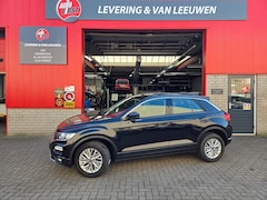 Volkswagen T-Roc - 1.5 TSI Style Business Automaat/ Elektrische achterklep/ Stoel+Stuurverwarming/ Rijklaarpr