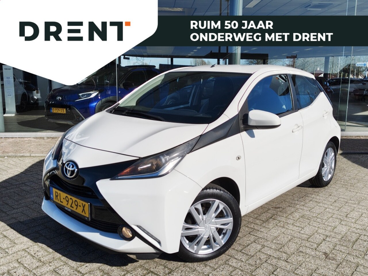 Toyota Aygo - 1.0 VVT-i x-play | Airco | Lichtmetalen velgen | Achteruitrijcam - AutoWereld.nl