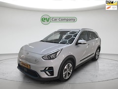 Kia e-Niro - DynamicLine 64 kWh | SOH 99% | Trekhaak | Camera | Stoel- en stuurverwarming | 1e Eigenaar