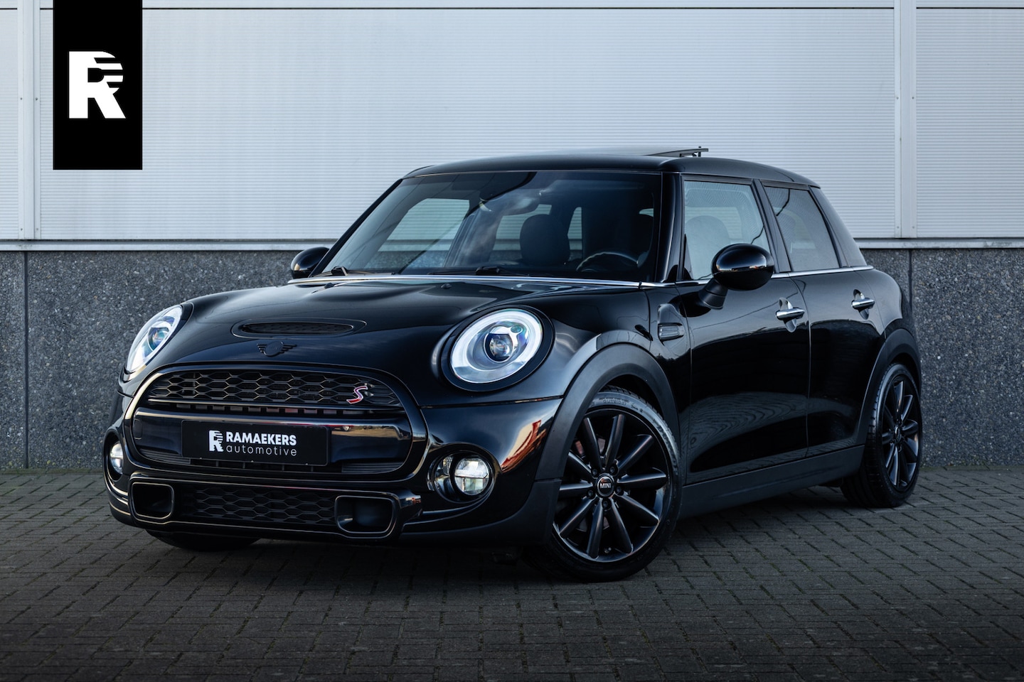 MINI Cooper S - Mini Chili Serious Business Panorama / Harman Kardon / Union Jack - AutoWereld.nl