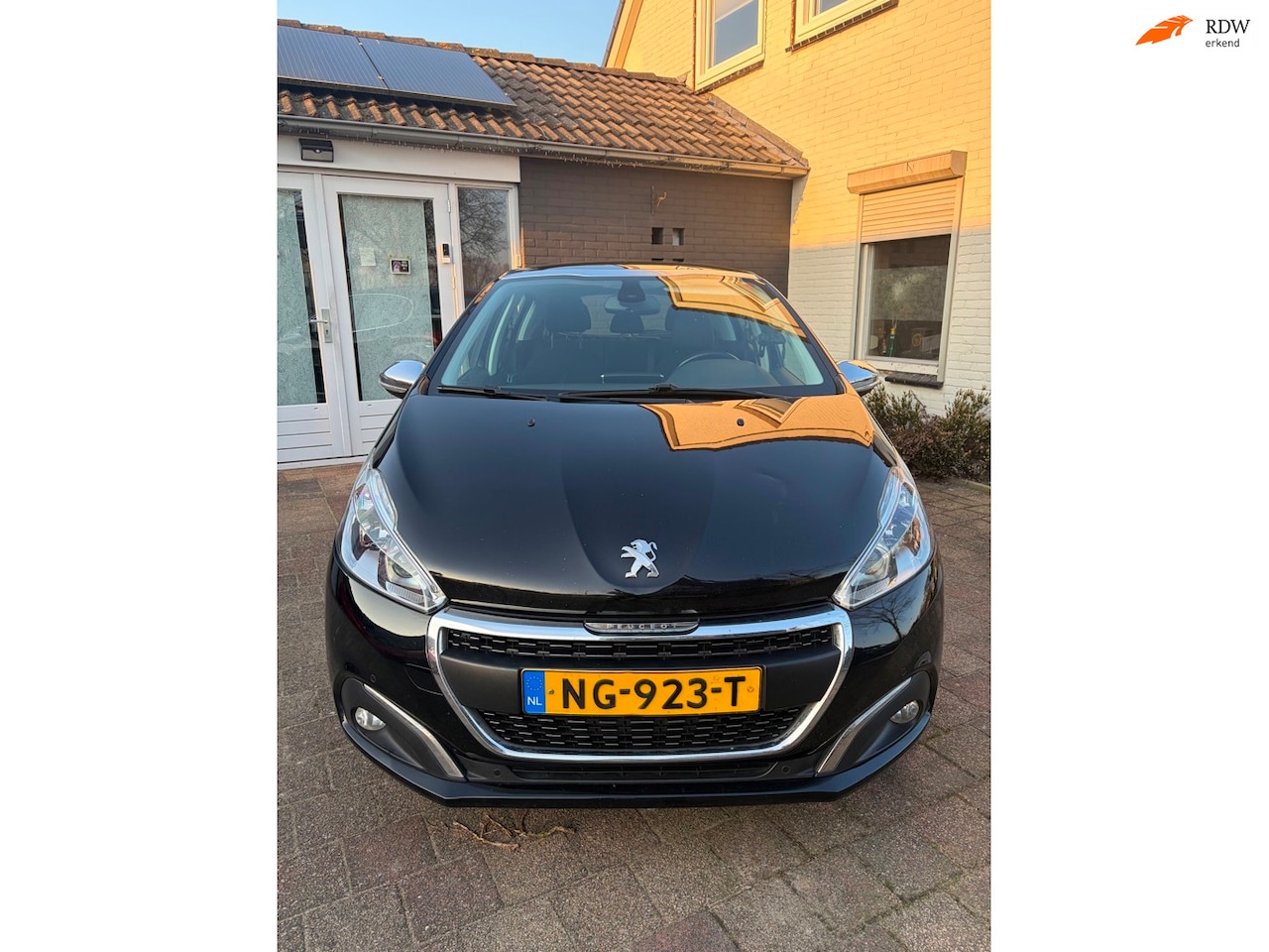 Peugeot 208 - 1.2 PureTech Pano,nieuwe distributieriem,voor en achter sensoren,nieuwe apk,nieuwe banden - AutoWereld.nl