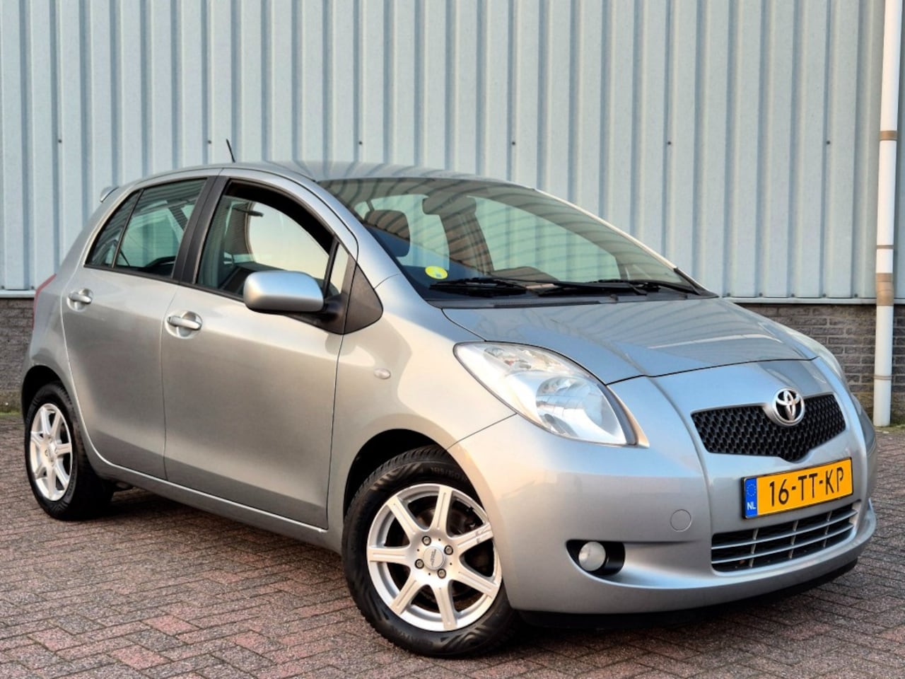 Toyota Yaris - 1.3 VVTI Sol Nieuwe APK 2027 airco - AutoWereld.nl