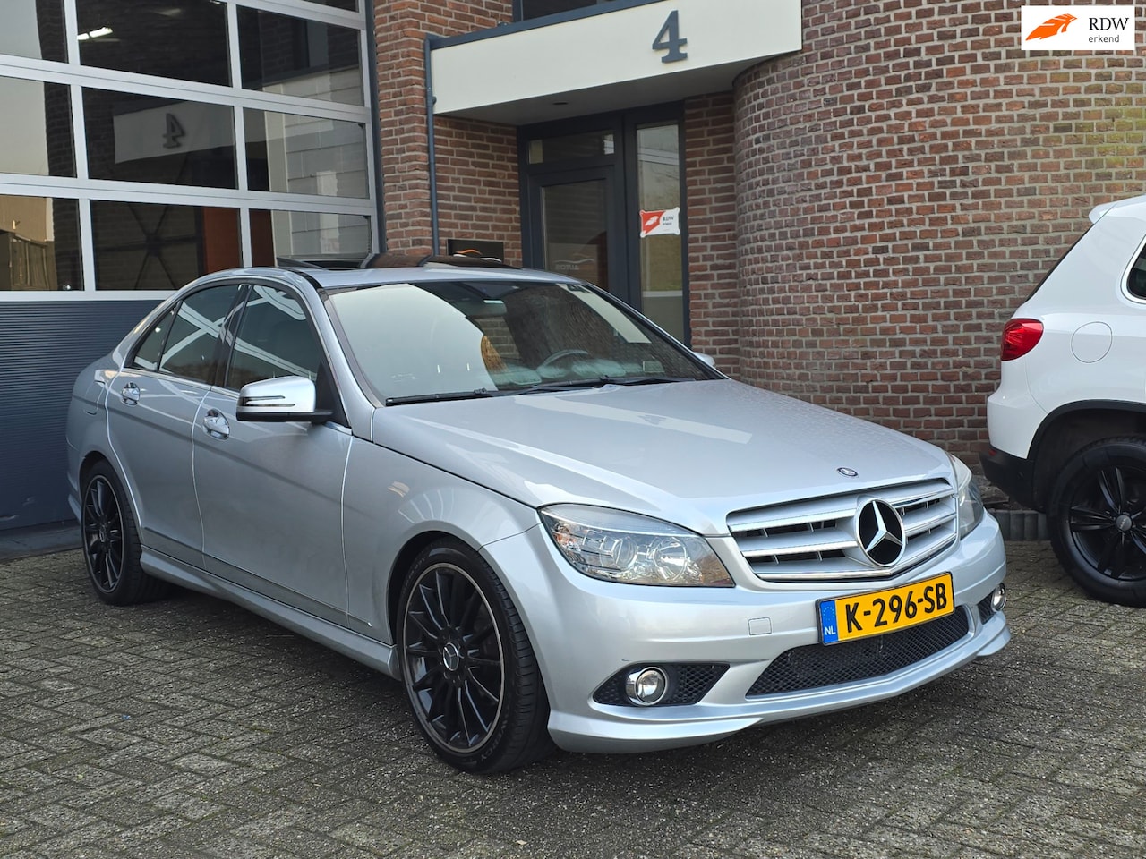 Mercedes-Benz C-klasse - 300 Avantgarde 4-Matic |Dakraam |Leer |Apk - AutoWereld.nl